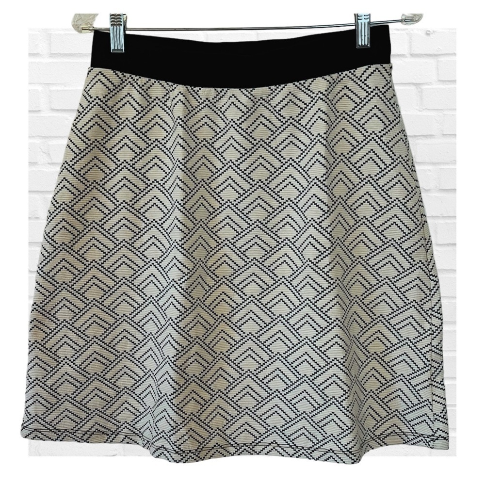 Gilli Lg Geometric Knit A Line Skirt Black White Modern Mini Y2K Career Office